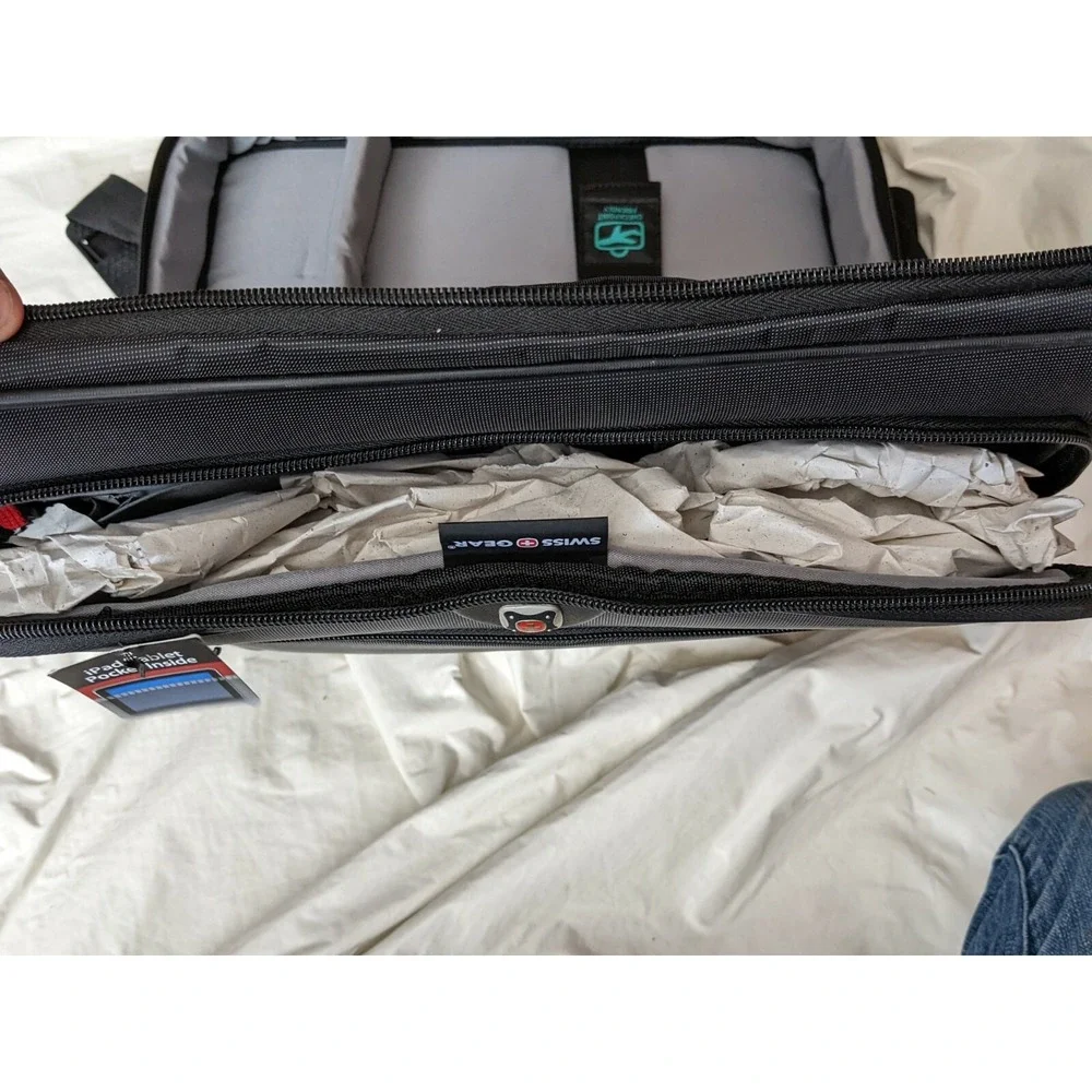 SwissGear Checkpoint Friendly 15.6 Laptop Briefcase Messenger Bag Black New